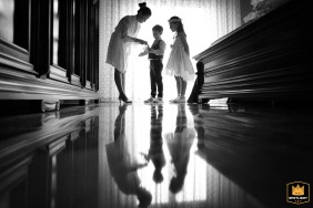 A stunning reflection captured on the mirror floor during the bride's preparations in Reggio Calabria.